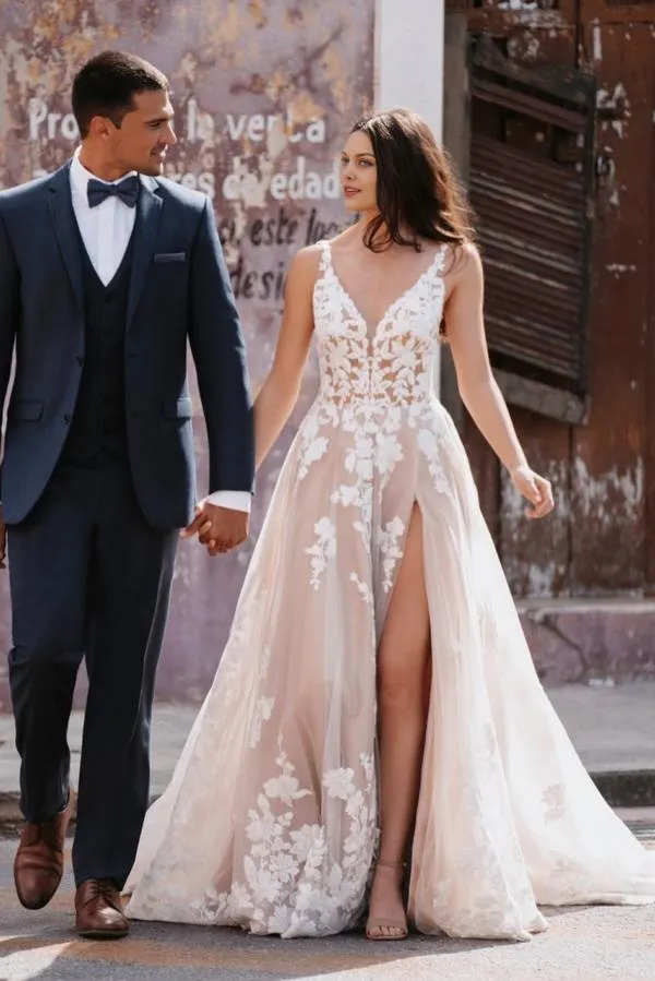 Elegant V-Neck Spaghetti Straps Backless Tulle Appliques Lace Wedding Dress