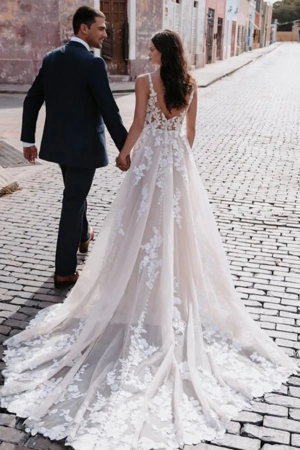 Elegant V-Neck Spaghetti Straps Backless Tulle Appliques Lace Wedding Dress